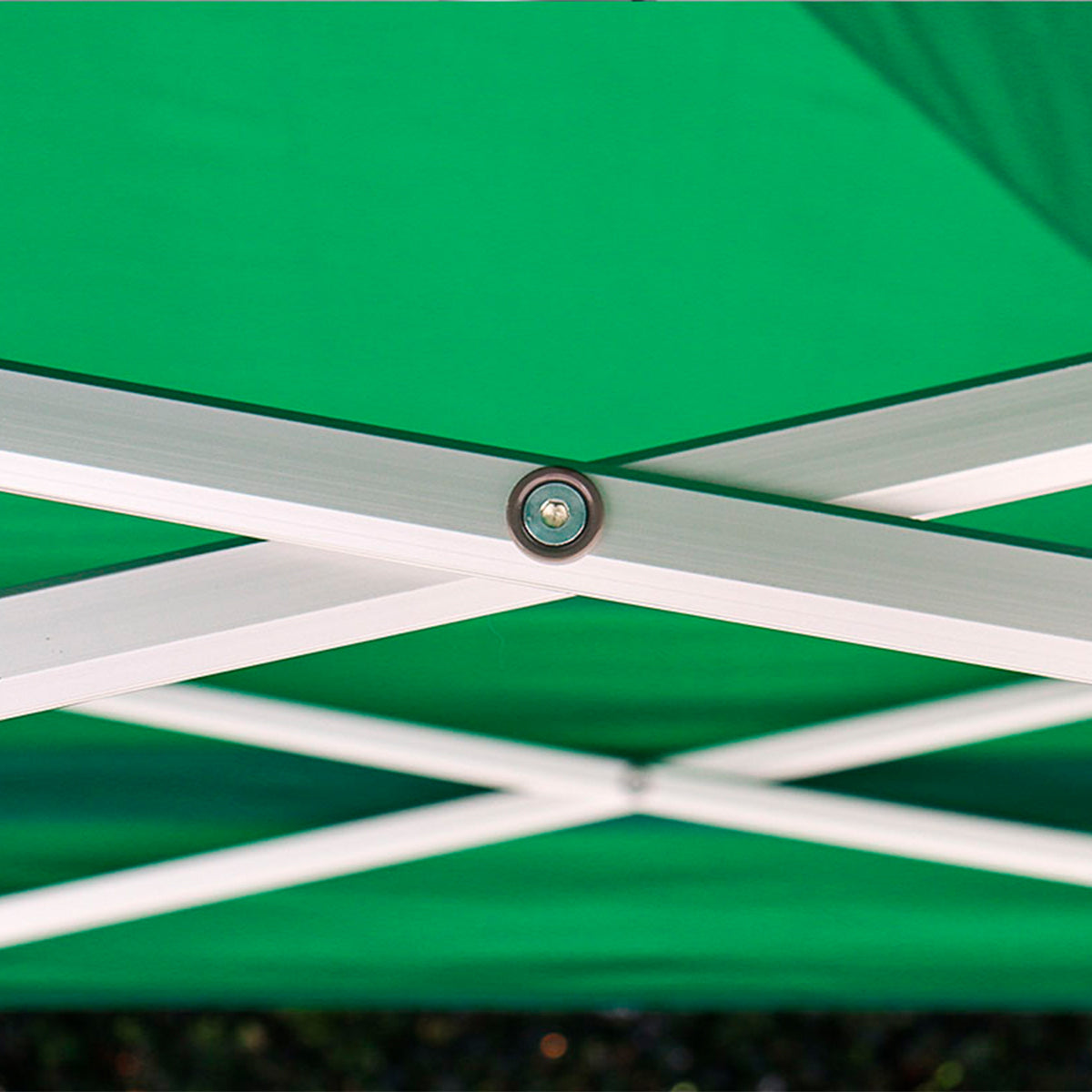 Q8 quasar canopy with V-shaped aluminum truss bars provide superior strength.
