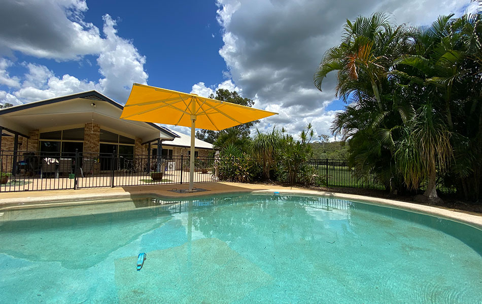 commercial umbrella for pool side